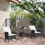 Chaises de bistro et table basse de jardin