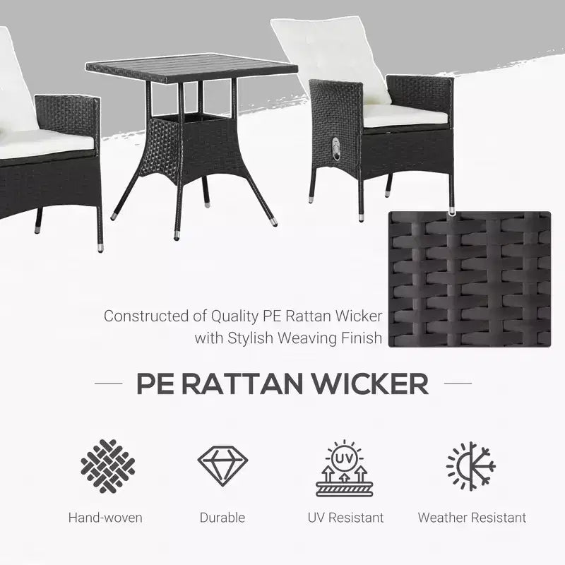 Chaises de bistro et table basse de jardin